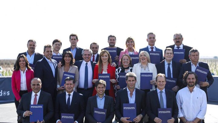 BERTONE JUNTO A ALBERTO FERNÁNDEZ EN LA PRESENTACIÓN DEL PROYECTO DEMOCRACIA FEDERAL