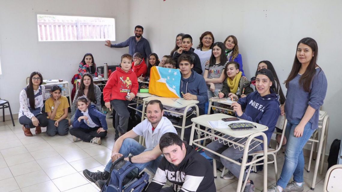 FIOCCHI PRESENTÓ EL TALLER “MALVINAS EN TU ESCUELA” EN LA ESCUELA RURAL DE LAGO ESCONDIDO FIOCCHI PRESENTÓ EL TALLER “MALVINAS EN TU ESCUELA” EN LA ESCUELA RURAL DE LAGO ESCONDIDO