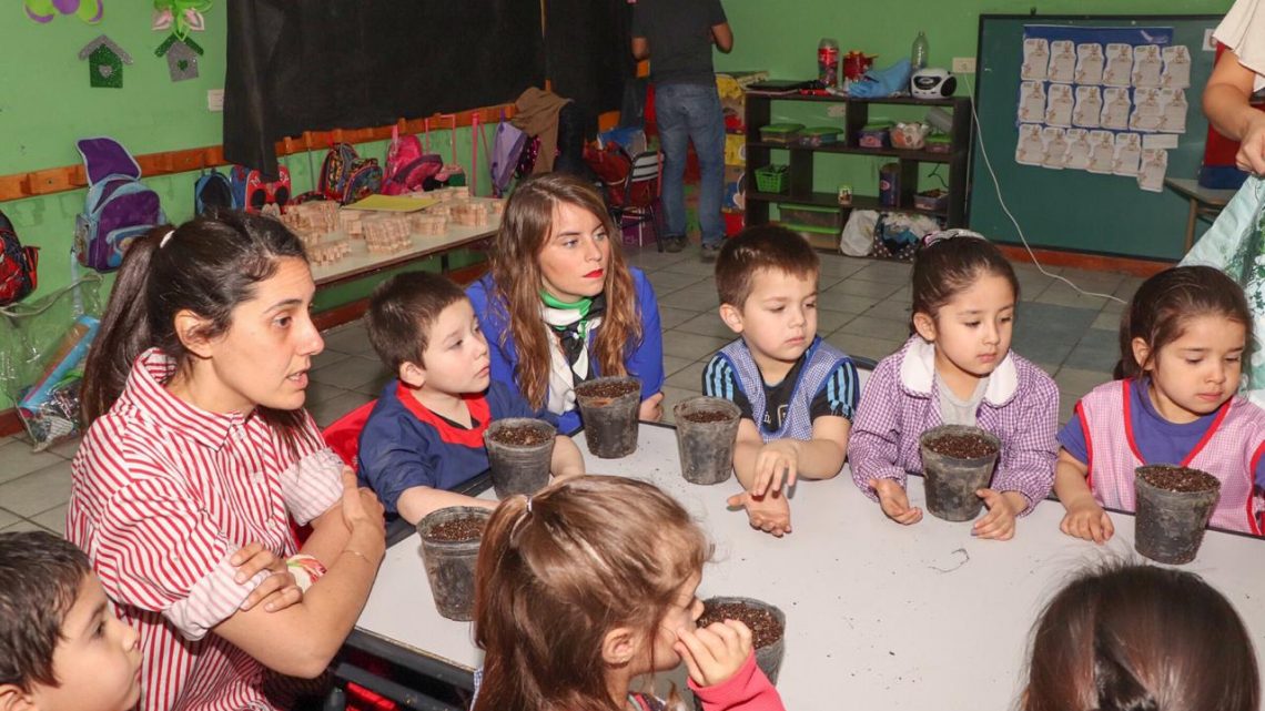 FIOCCHI PARTICIPÓ DE UNA JORNADA DE CONCIENCIA AMBIENTAL EN EL JARDÍN DE INFANTES Nº 13 DE TOLHUIN