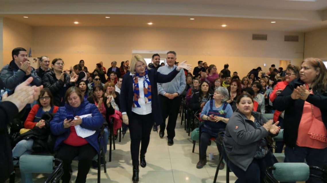 BERTONE PRESIDIÓ LA ENTREGA DE UNIFORMES AL PERSONAL POMYS BERTONE PRESIDIÓ LA ENTREGA DE UNIFORMES AL PERSONAL POMYS