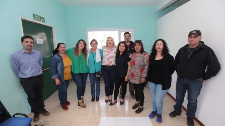 BERTONE JUNTO A VECINOS DE TOLHUIN