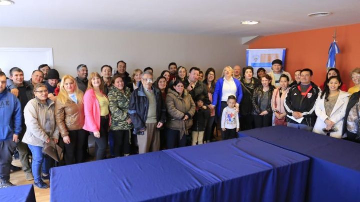 Vecinos De Río Grande Que Pudieron Conectarse A La Red De Gas Natural Se Reunieron Con La Gobernadora