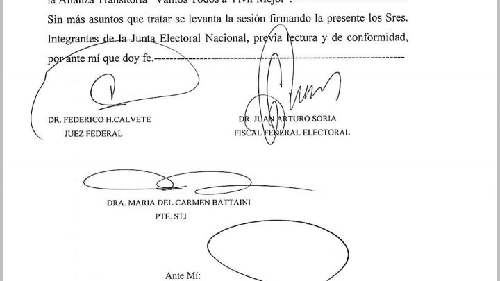 COMUNICADO FRENTE DE TODOS  ESTA PROHIBIDO LA DISPOSICIÓN DE TIJERAS Y REGLAS EN EL CUARTO OSCURO﻿