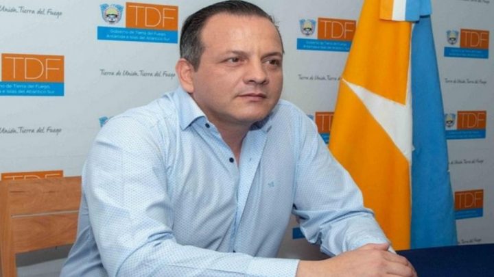 JAVIER EPOSTO DESMINTIÓ QUE SE SUSPENDEN LAS LICENCIAS A LOS POLICÍAS