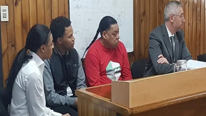 Dominicanos ofrecen plata para terminar juicio