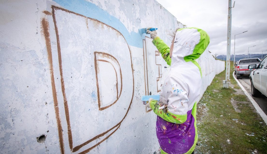 Invitan a participar de la restauración del mural de Malvinas en Ushuaia
