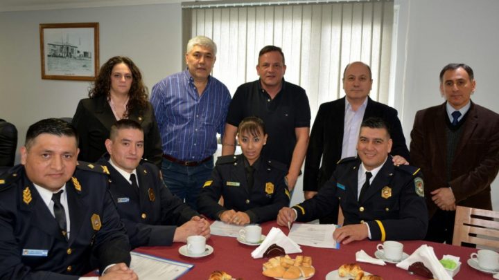 Tres Policías De Ushuaia Fueron Homenajeados Por Rescatar A Una Mujer