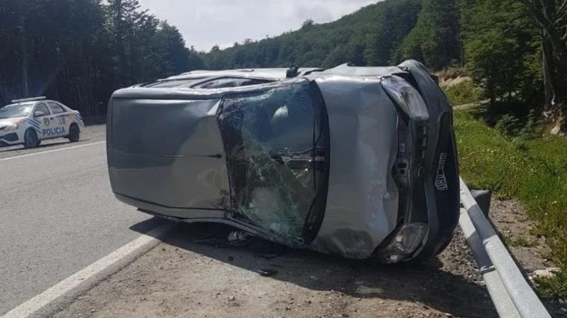 Choque y vuelco en Ruta 3