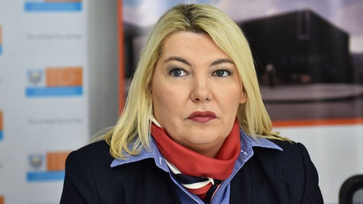 Bertone disgustada con Arcando y el descomunal aumento de sueldos a funcionarios.