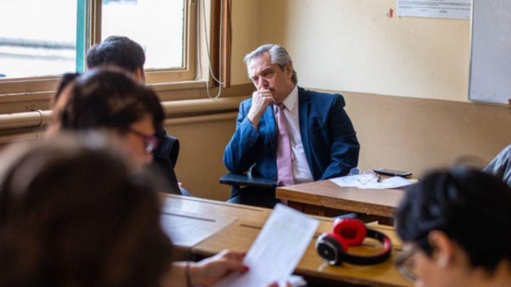 Ya como presidente, Alberto Fernández tomó examen en la Facultad de Derecho