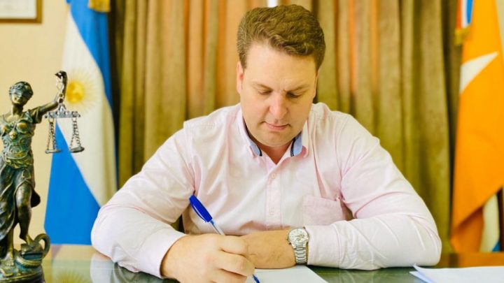 Von der Thusen dejó sin efecto las 8 plantas permanentes designadas irregularmente