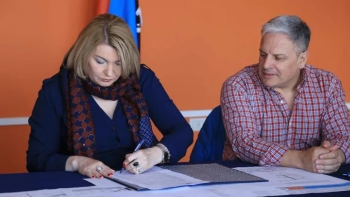 Investigan millonario contrato de Bertone