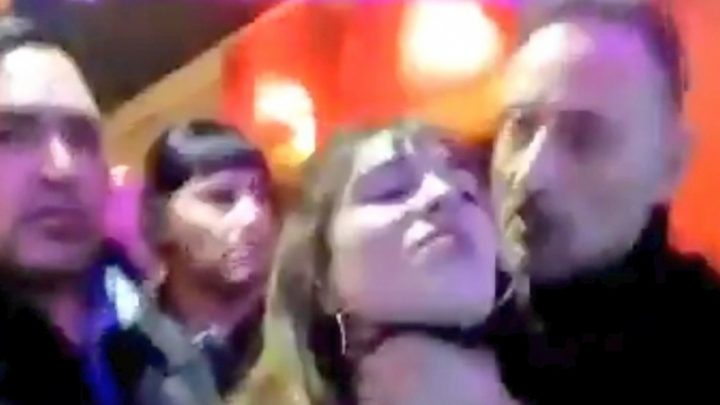 FILMAN A CUSTODIO DE MELELLA AHORCANDO A UNA JOVEN EN BOLICHE DE USHUAIA