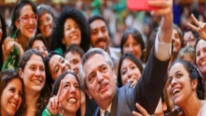 Aborto legal y gratuito hasta la semana 14