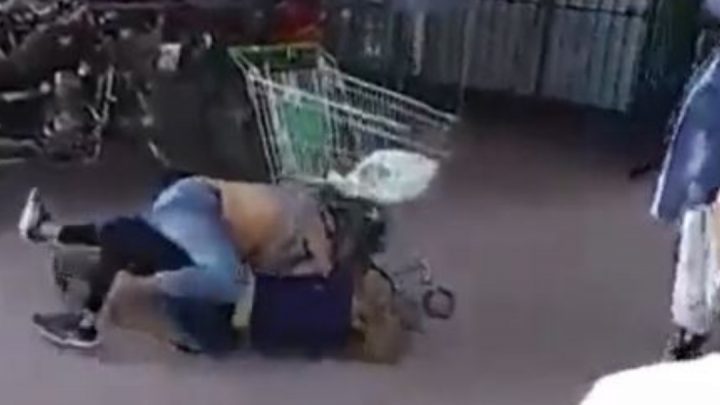 Brutal Pelea Entre Dos Mujeres En La Fila Del Supermercado