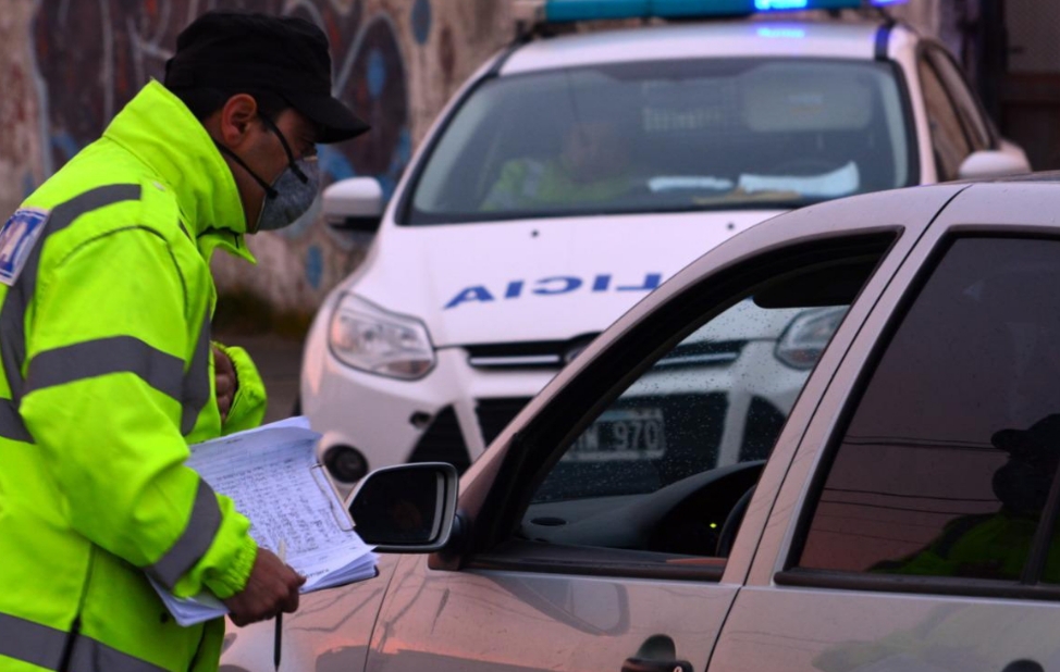 54 policías se encuentran en aislamiento por un caso + de Covid-19 54 policías se encuentran en aislamiento por un caso + de Covid-19