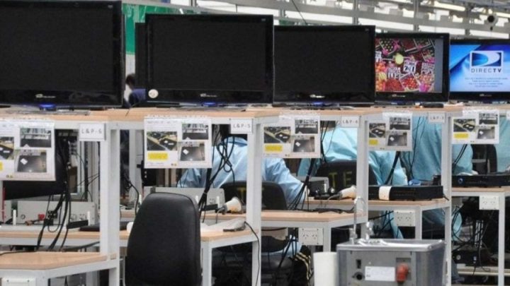 Las fábricas evalúan volver a la actividad sin comedores y con jornadas reducidas