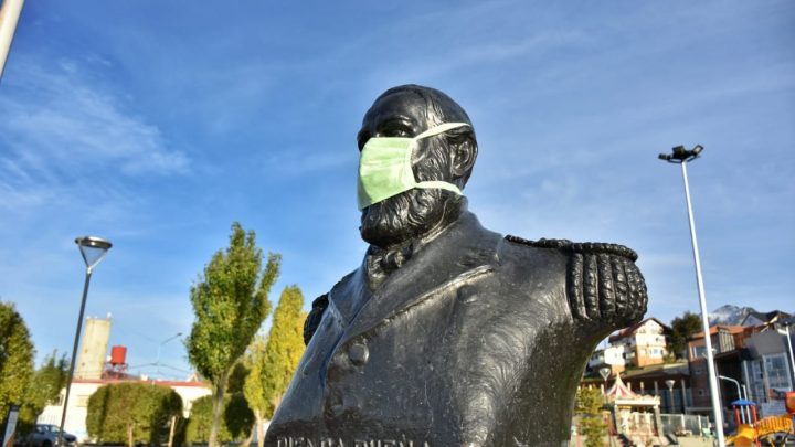 EL MUNICIPIO INTERVINO MONUMENTOS DE LA CIUDAD PARA CONCIENTIZAR SOBRE EL USO DE MASCARILLAS FACIALES