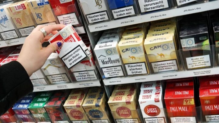 El desabastecimiento de los cigarrillos provoca que en algunos lugares se vendan a $500
