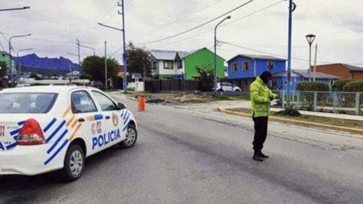 Empleado Judicial Borracho Y Con Auto Oficial, Atropello A Policia Y Se Fugo En Ushuaia