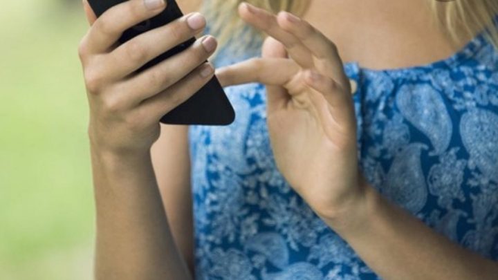 Una mujer busca justicia tras ser difamada con imágenes íntimas por compañeros de trabajo