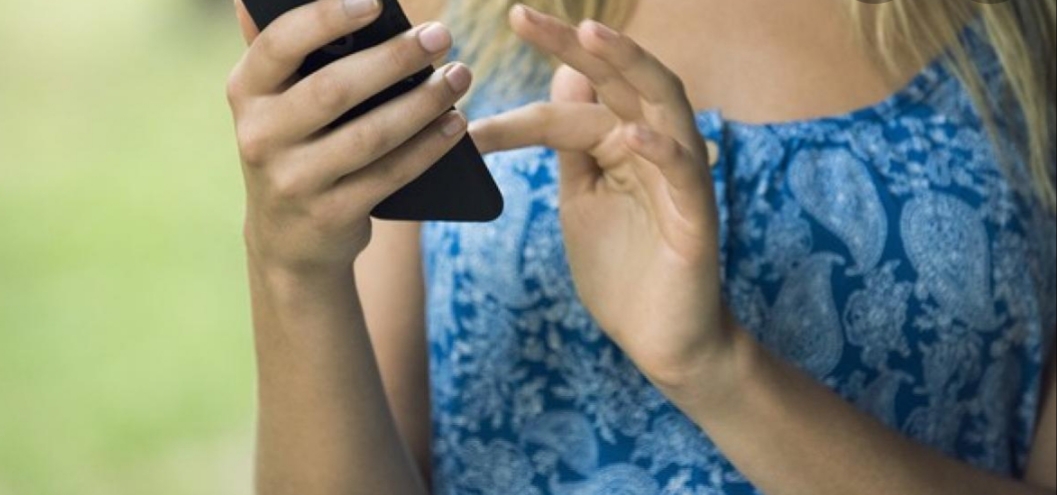 Una mujer busca justicia tras ser difamada con imágenes íntimas por compañeros de trabajo