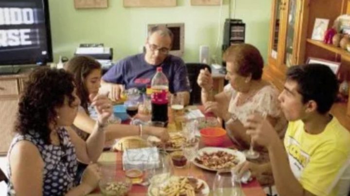 Quedaron habilitadas las reuniones  «esenciales» con familiares y amigos