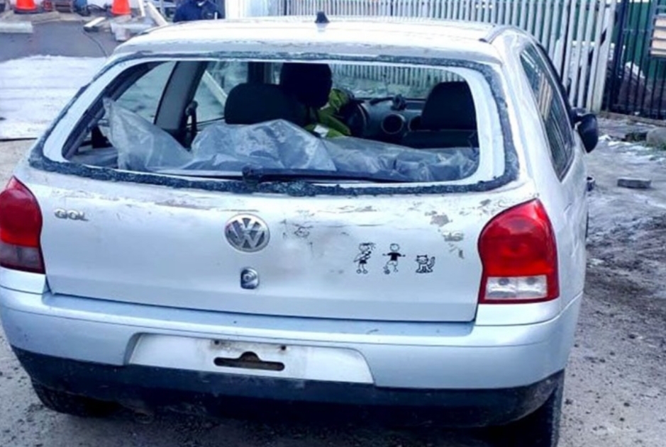 Dos demorados por robar un auto y desarmarlo para vender los repuestos Dos demorados por robar un auto y desarmarlo para vender los repuestos