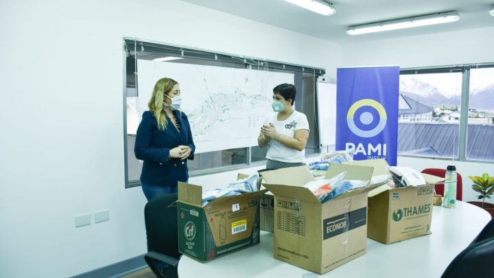 LA MUNICIPALIDAD DE USHUAIA ENTREGÓ INSUMOS AL PAMI PARA LA CONFECCIÓN DE MASCARILLAS FACIALES