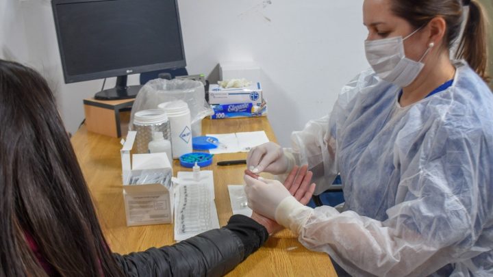 LA MUNICIPALIDAD DE USHUAIA TESTEÓ A PROFESIONALES DE ODONTOLOGÍA Y PERSONAL DE CULTURA