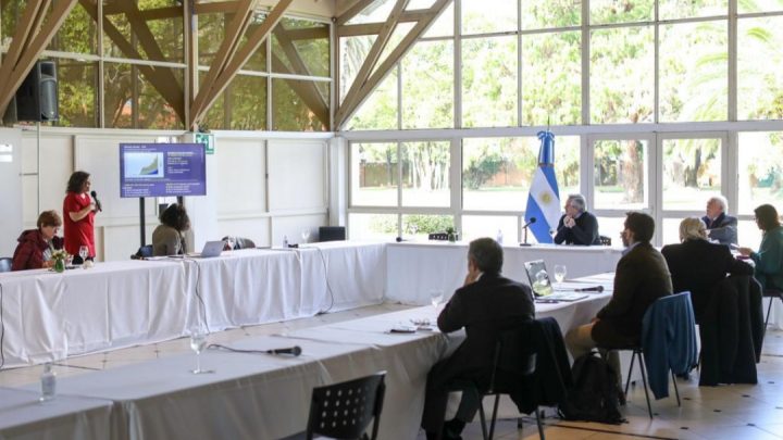 Coronavirus: el Presidente se reunió con el comité de expertos médicos y científicos