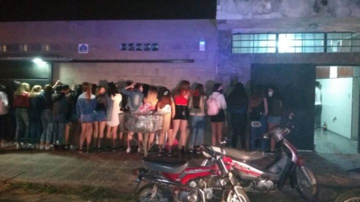 Corrientes: un menor organizó una fiesta con más de 150 invitados