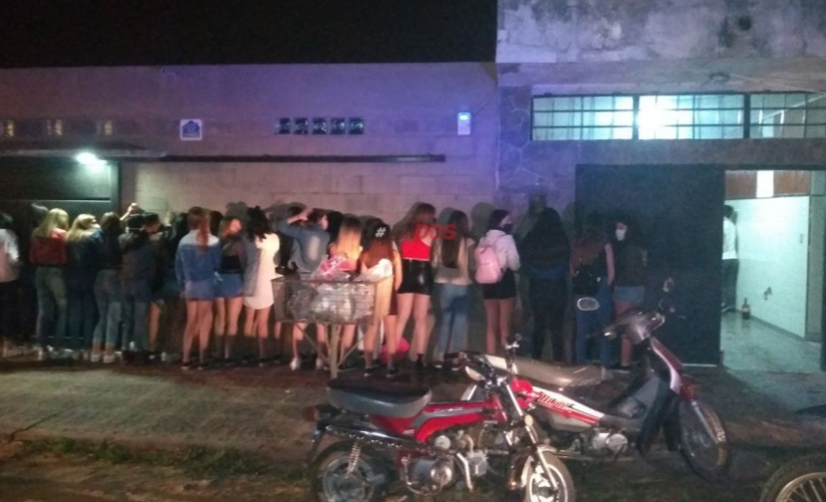 Corrientes: un menor organizó una fiesta con más de 150 invitados