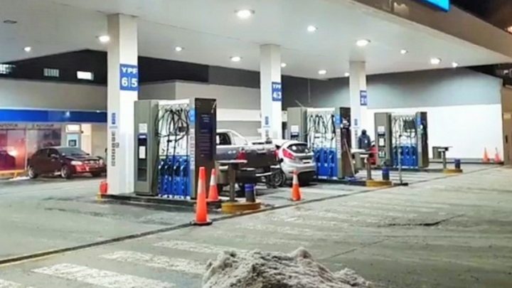 ÚLTIMO MOMENTO:  YPF de calle Rivadavia vuelve a abrir  sus puertas  y operará de 06 a 22