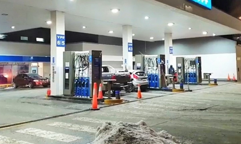 ÚLTIMO MOMENTO:  YPF de calle Rivadavia vuelve a abrir  sus puertas  y operará de 06 a 22