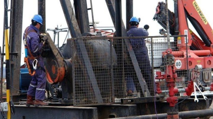 Un petrolero dio positivo y aislaron a 8 trabajadores