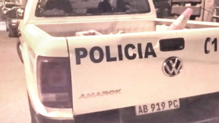 Chocó a un patrullero, lo persiguieron y le encontraron cinco colillas de porros