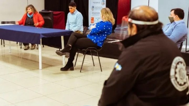 Coronavirus: Para Castiglione hay más posibilidades de contagiarse en el hogar que en las fábricas