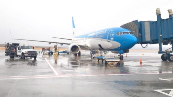 Llegaron 146 pasajeros en un nuevo vuelo procedente de Buenos Aires