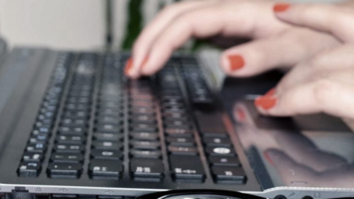 A partir del viernes, los docentes pueden gestionar el préstamo para comprar computadoras