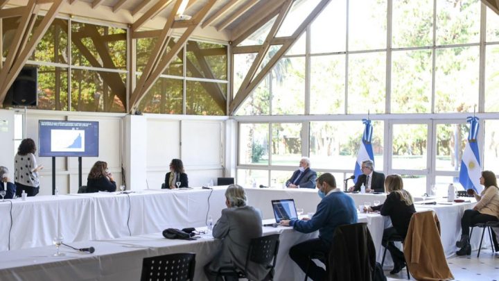 Coronavirus: Alberto se reunió con los infectólogos que integran el Comité de Expertos
