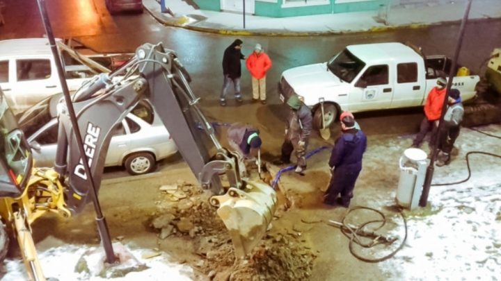 Redes de agua en Ushuaia complicadas por los congelamientos: perdían 27 litros de agua por segundo
