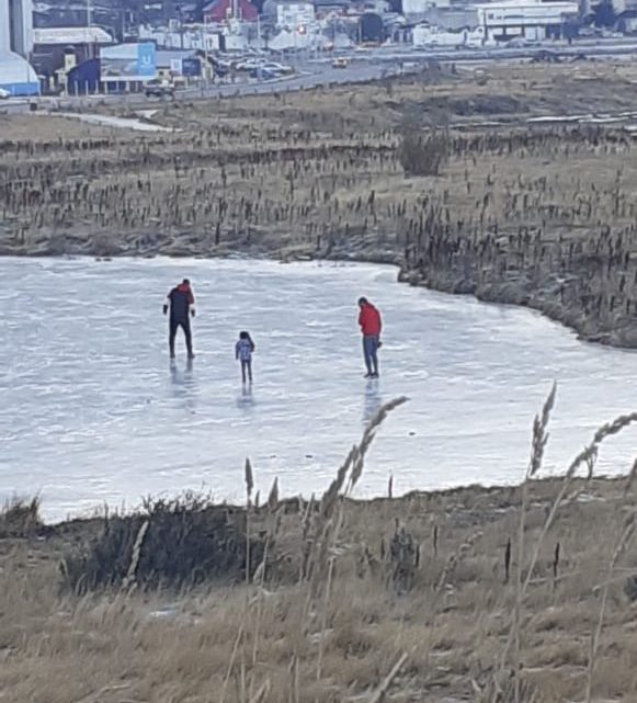 SE RECUERDA LA PROHIBICIÓN DE CAMINAR Y PATINAR SOBRE LA BAHÍA ENCERRADA