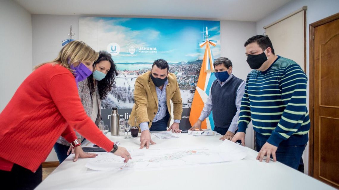 EL INTENDENTE WALTER VUOTO JUNTO A LOS CONCEJALES ANALIZARON EL PLAN DE OBRAS USHUAIA 2020-2021
