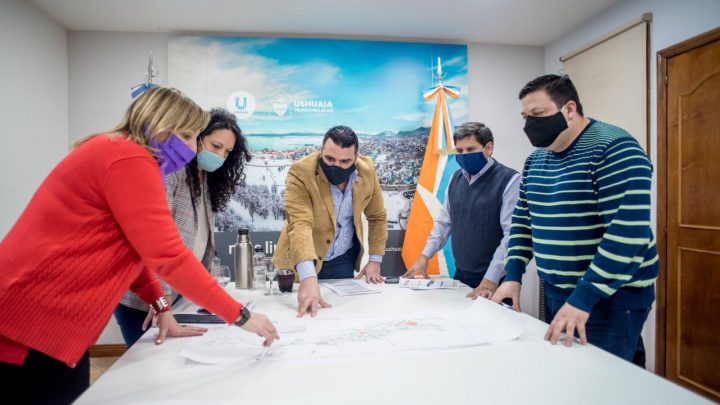 EL INTENDENTE WALTER VUOTO JUNTO A LOS CONCEJALES ANALIZARON EL PLAN DE OBRAS USHUAIA 2020-2021