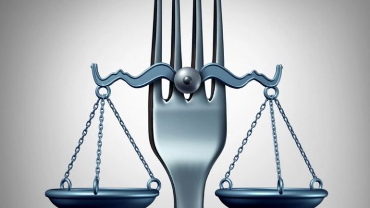 Una jueza impuso que el tío de dos adolescentes se haga cargo de la cuota alimentaria que no paga su hermano