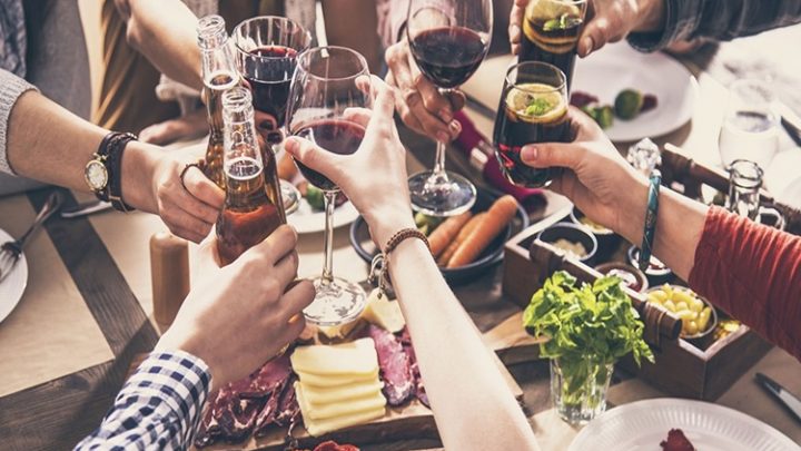 Piden que se suspendan las reuniones sociales por brote de Coronavirus