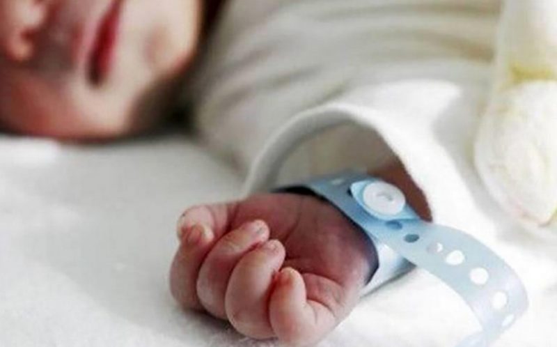 Nació con 552 gramos, venció al coronavirus y se reencontró con su familia