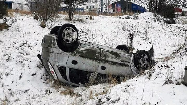 Volco en Ushuaia y dejo el auto abandonado