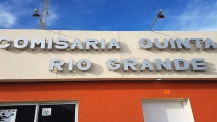 Policía que tenía que estar aislado fue encontrado borracho y de fiesta